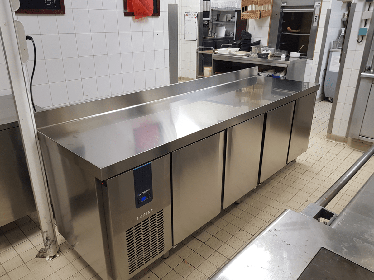 Equipement de cuisine installé par l'équipe de Sorefclime