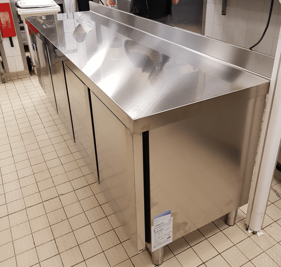 Equipement de cuisine installé par l'équipe de Sorefclime